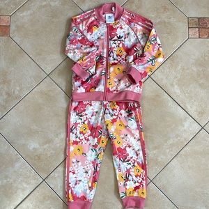 Adidas Tracksuit. Sz 5/6. Great condition. Non-smoking home.